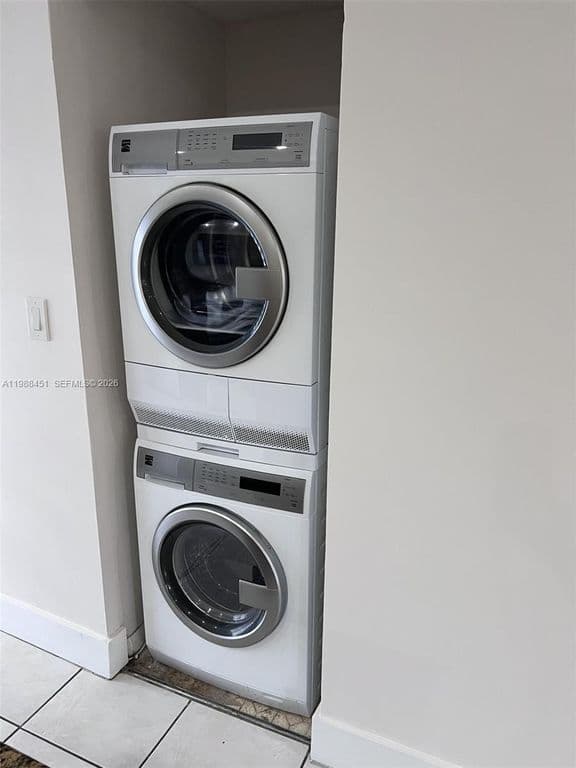 2+1 Condo — 5480 W 21st Ct APT 404