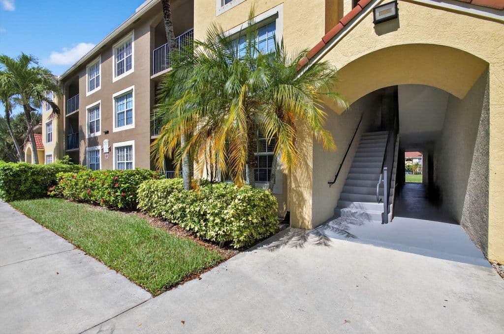 2-bedroom Condo — 15035 Michelangelo Boulevard #105
