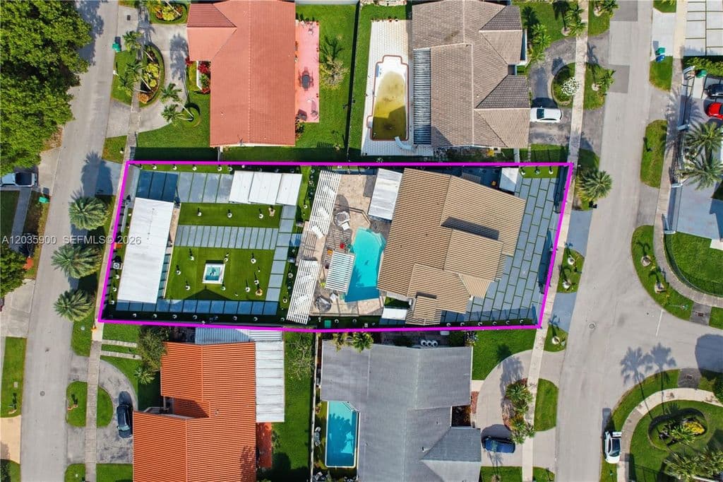 5+1 Müstakil ev — 13330 SW 5th St