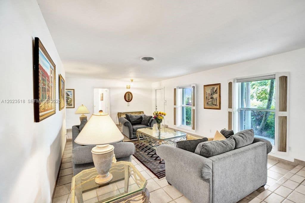 3+1 Müstakil ev — 8521 SW 86th Ct
