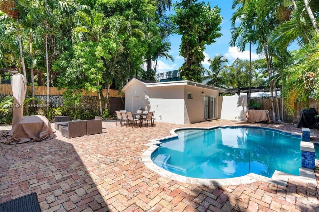3+1 Müstakil ev — 2465 Inagua Ave