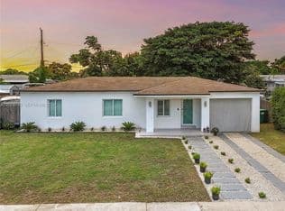 3+1 Müstakil ev — 14940 Pierce St, Miami, 33176