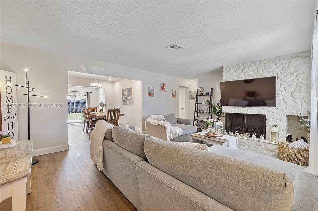 3+1 Müstakil ev — 3301 NW 42nd St