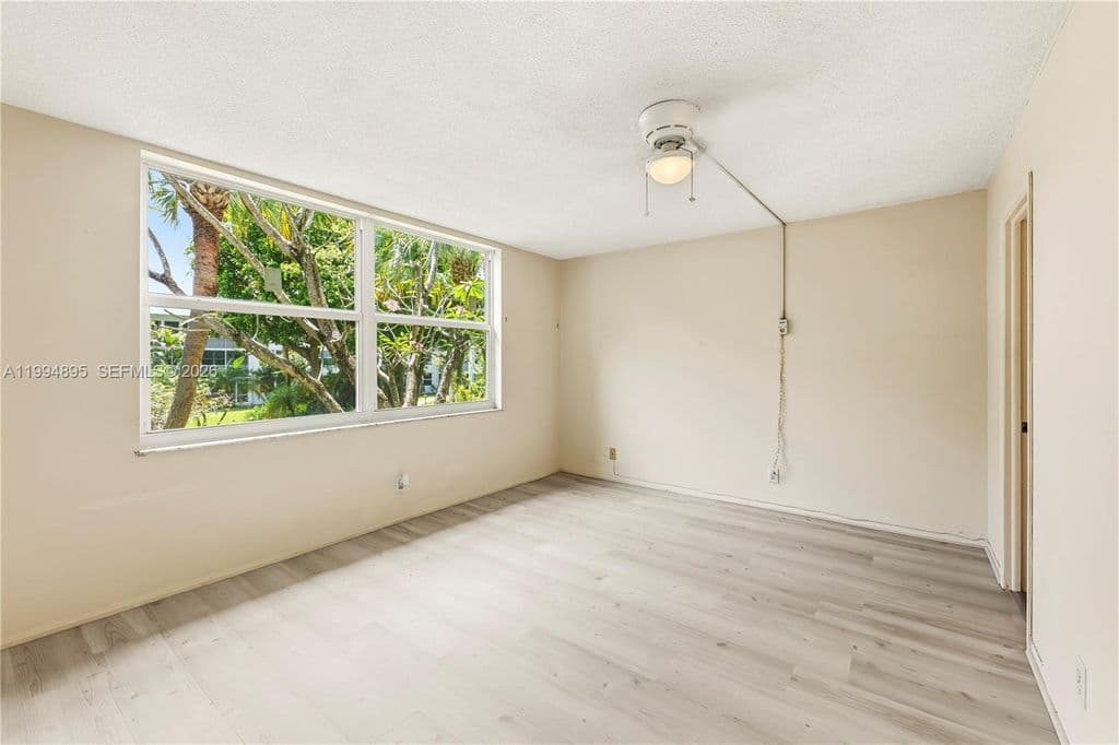 2+1 Condo — 4025 N Federal Hwy APT 226C