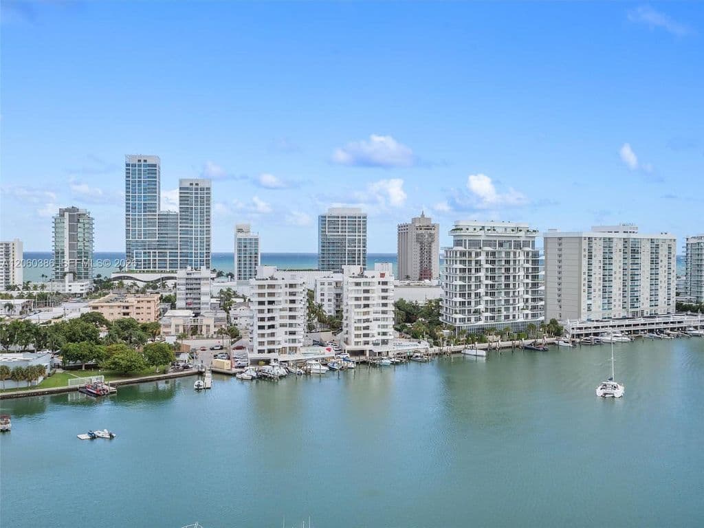 1-bedroom Condo — 900 Bay Dr APT 716