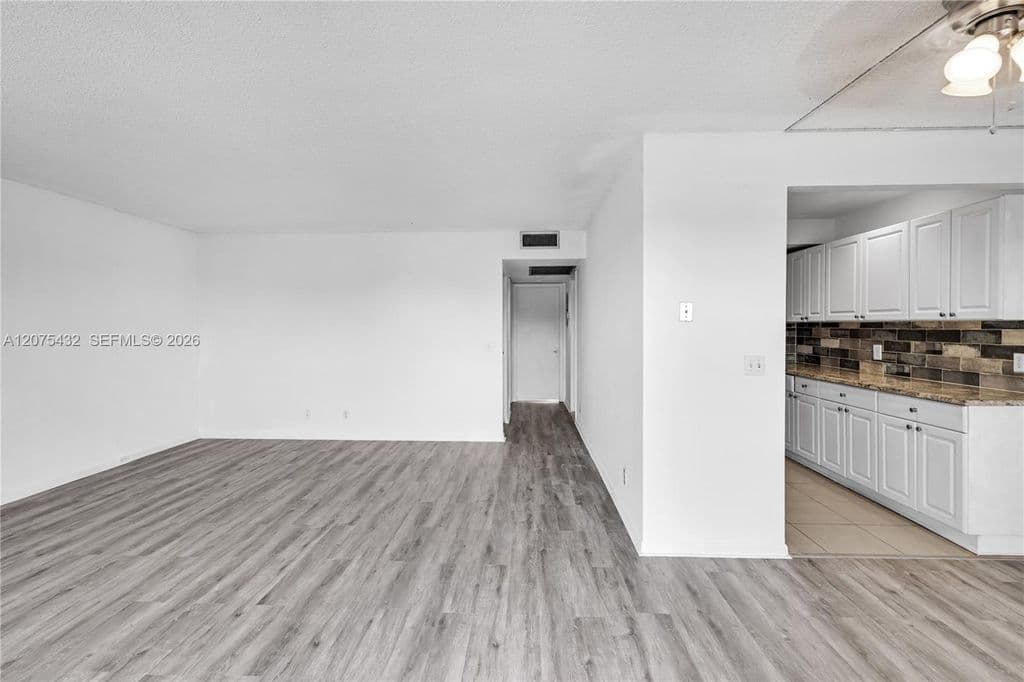 2-bedroom Condo — 300 SW 134th Way APT 413E