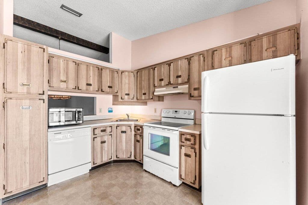 2-bedroom Condo — 1024 Green Pine Boulevard #I