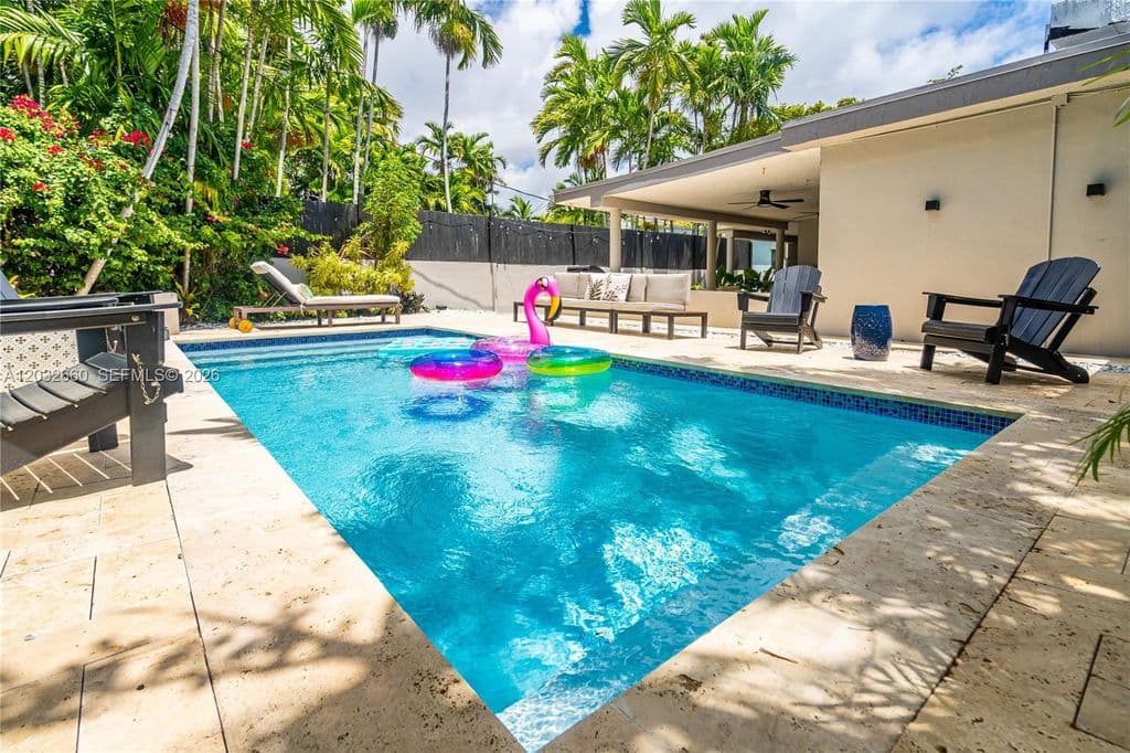 7-bedroom Single-Family Home — 520 SW 22nd Rd