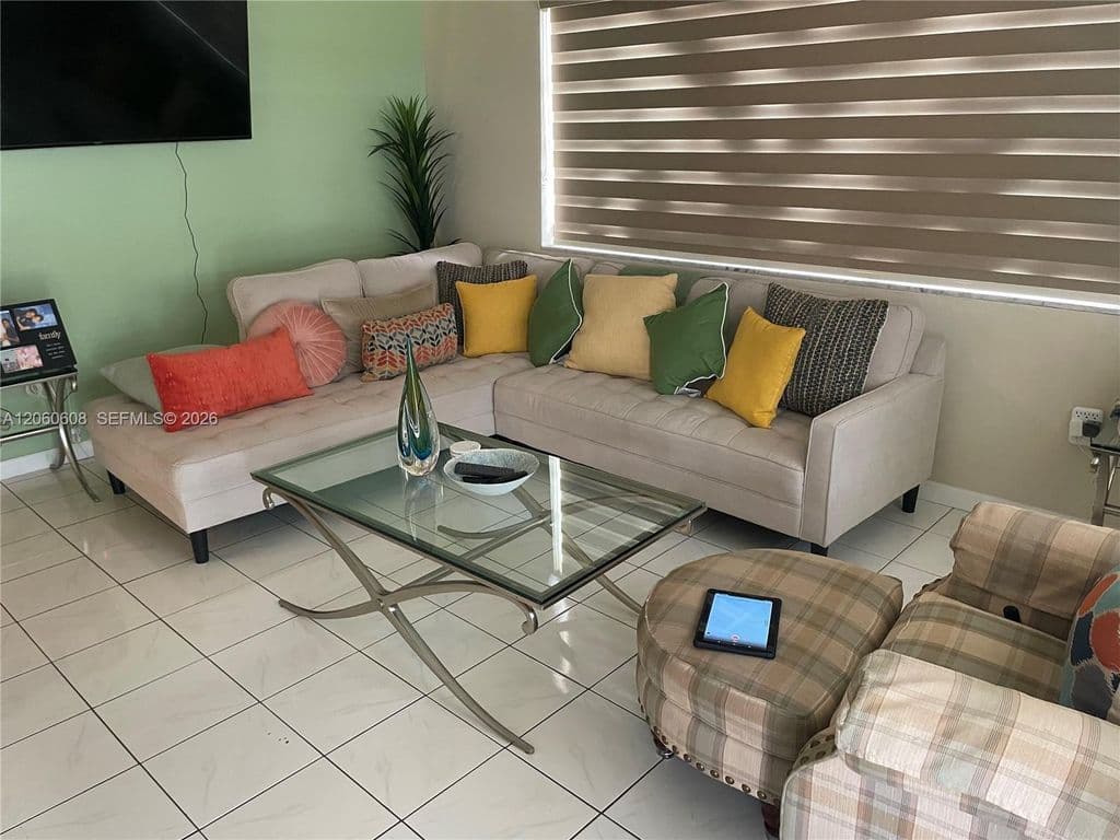 2+1 Condo — 165 NE 203rd Ter APT 26