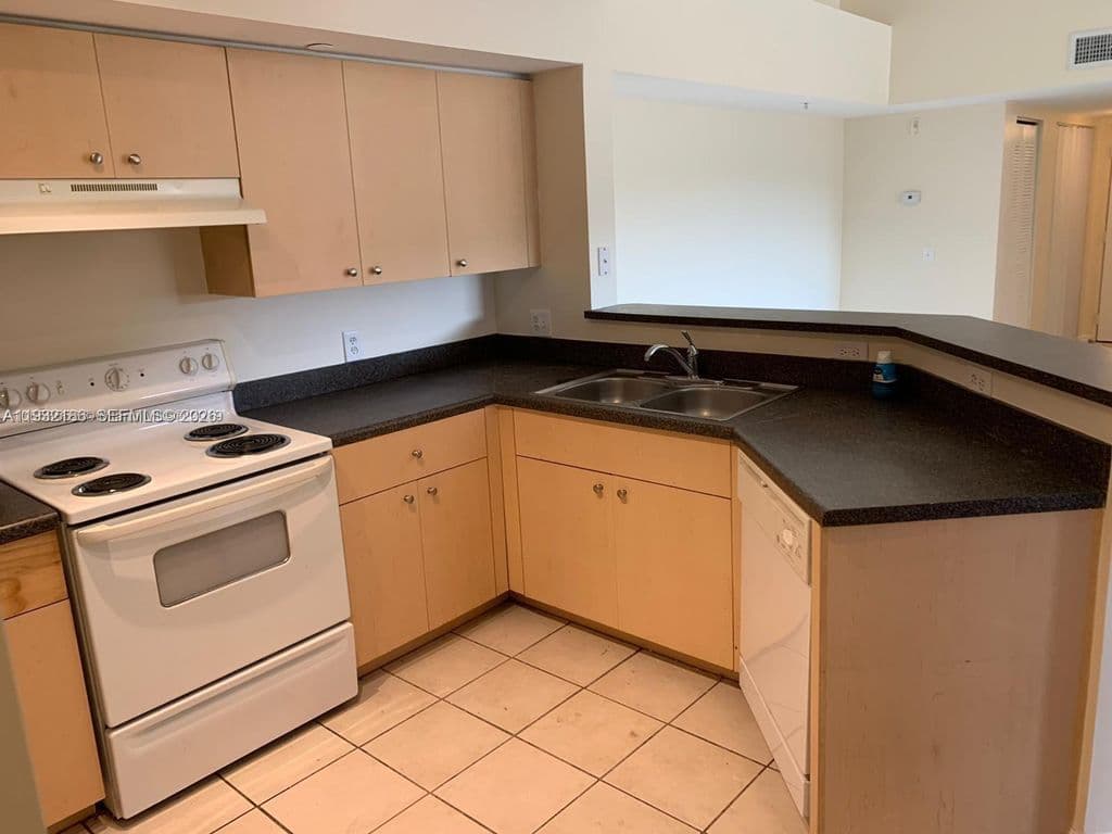 3-bedroom Condo — 4041 San Marino Blvd APT 308