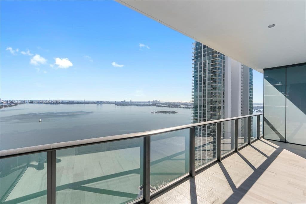 1+1 Condo — 480 NE 31st St Unit 2202