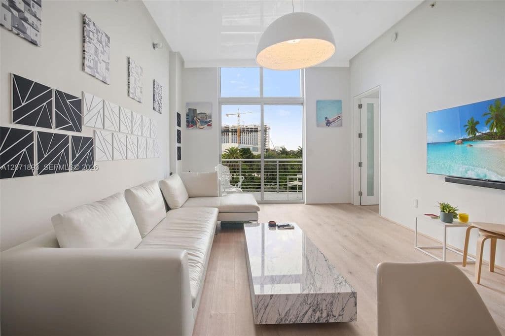 1-bedroom Condo — 2001 Meridian Ave APT 518