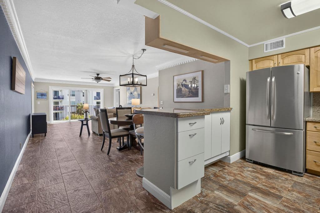 2+1 Condo — 1206 S LAKE Drive #504