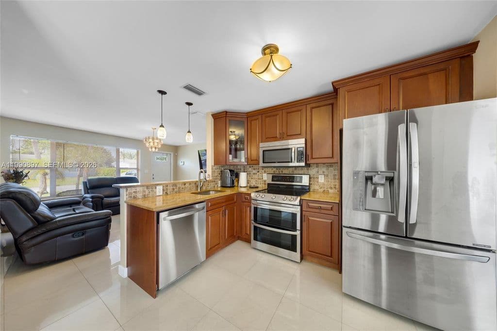3-bedroom Single-Family Home — 1460 NE 30th Ct