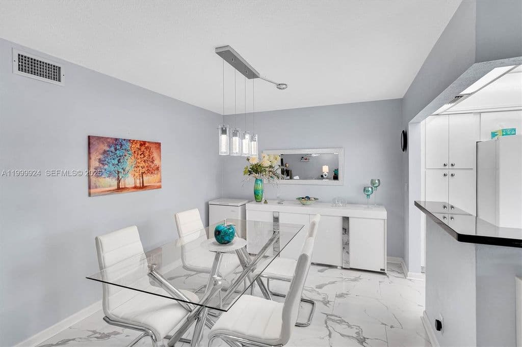 2+1 Condo — 580 Egret Dr APT 303