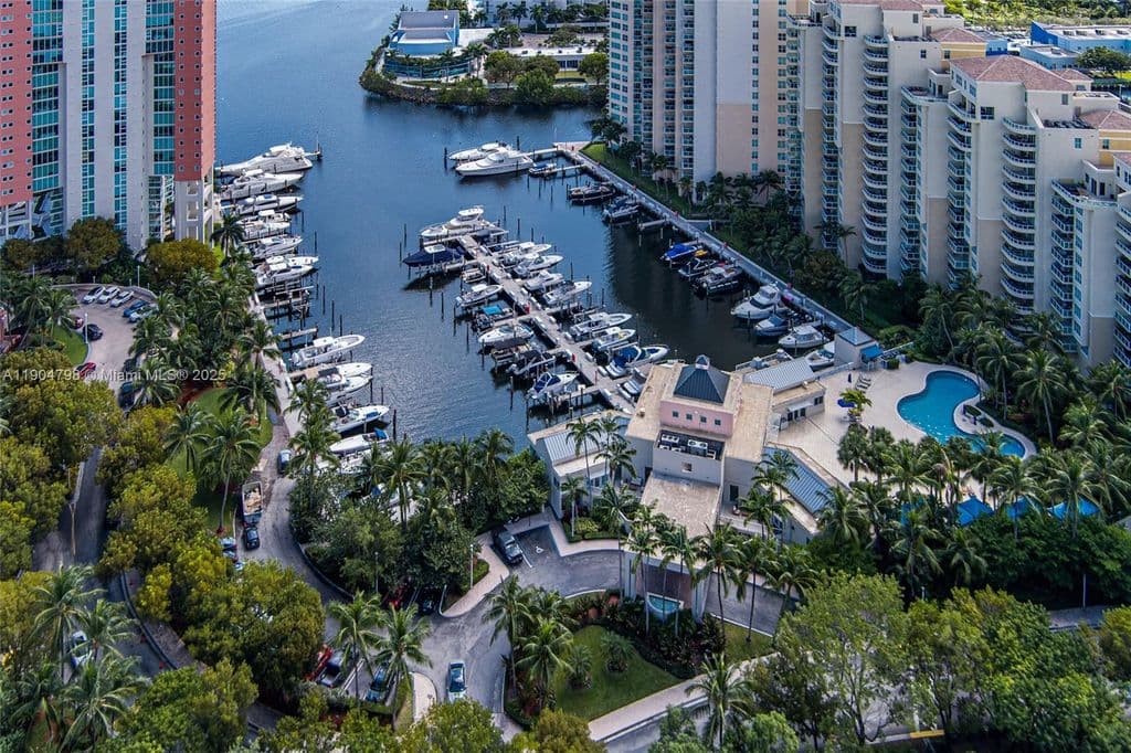 3+1 Condo — 3370 Hidden Bay Dr APT 303