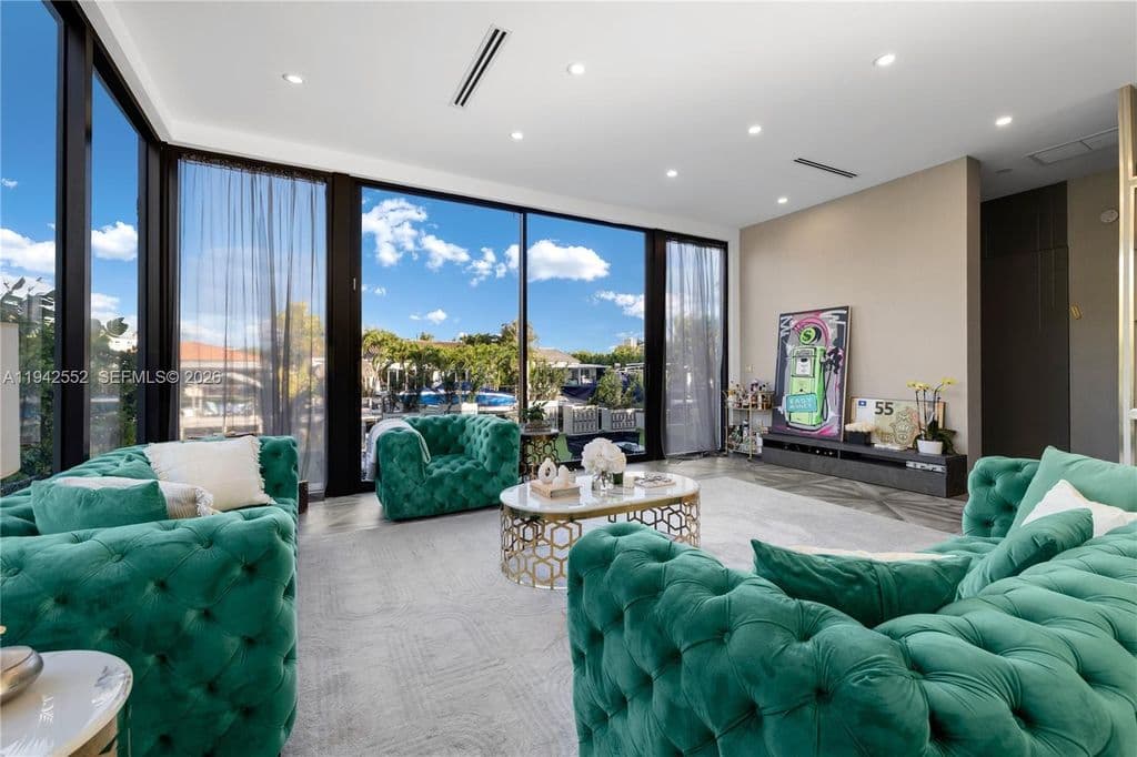 4+1 Müstakil ev — 8005 Noremac Ave