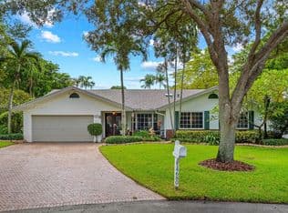 4+1 Müstakil ev — 14680 SW 141st Pl, Miami, 33186