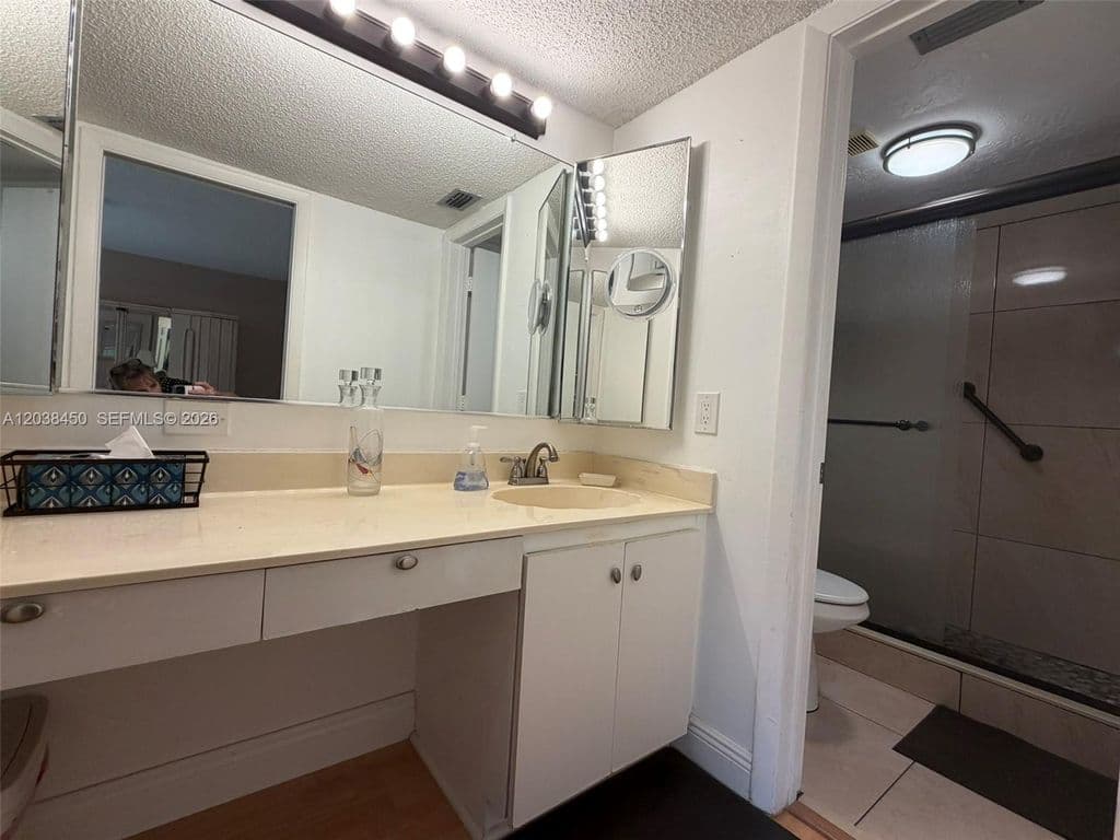 2-bedroom Condo — 4960 E Sabal Palm Blvd APT 308