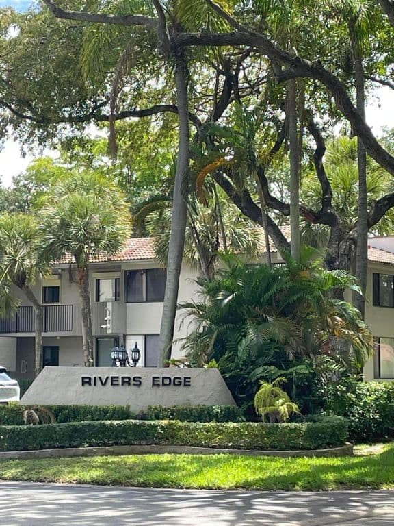 3+1 Condo — 9537 SW 1st Court