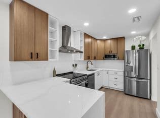 3-bedroom Townhouse — 176 NW 106th Terrace, Pembroke Pines, 33026