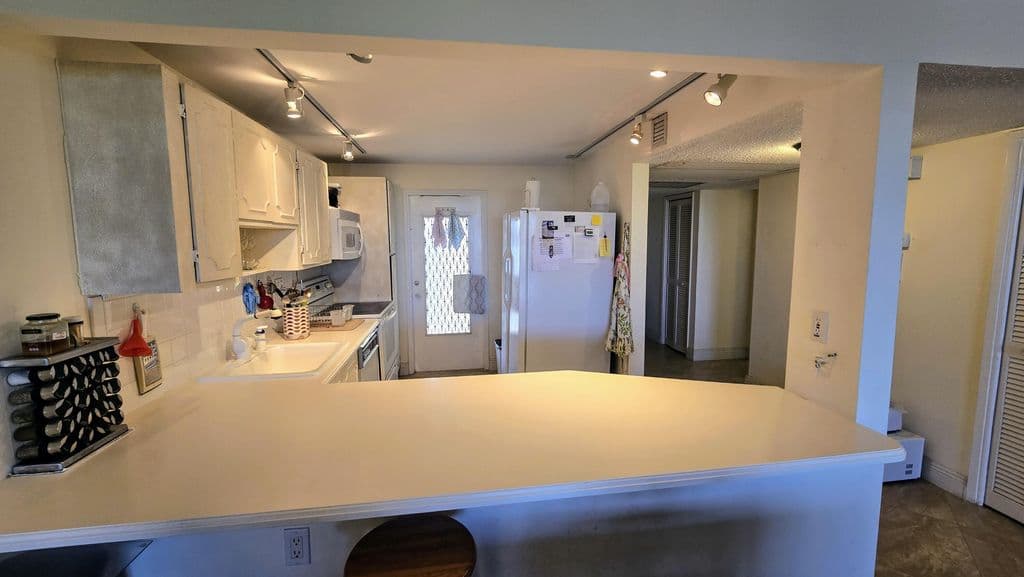3-bedroom Condo — 3100 N Course Lane #410