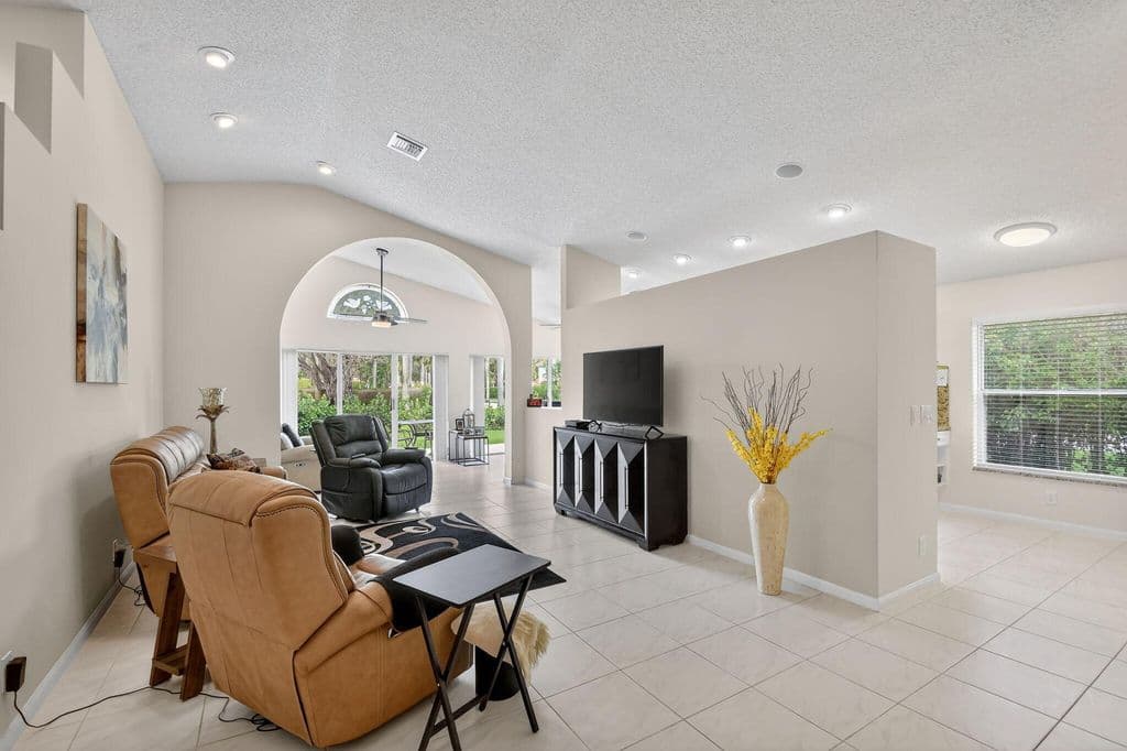 3+1 Müstakil ev — 9718 Harbour Lake Circle
