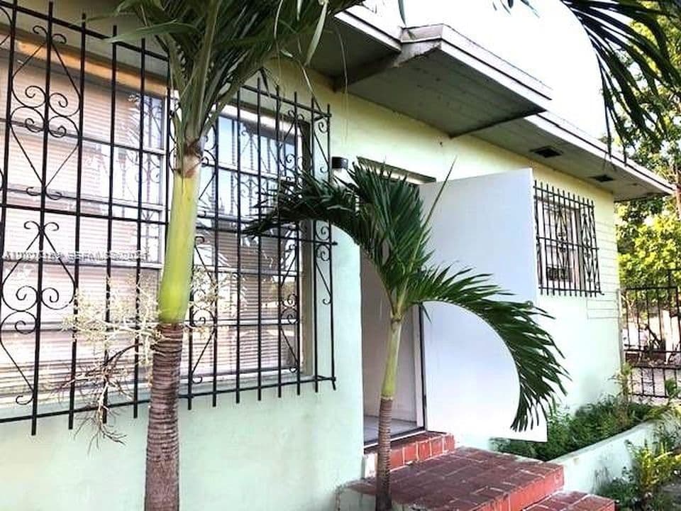 4+1 Mülk — 1321 NW 28th St