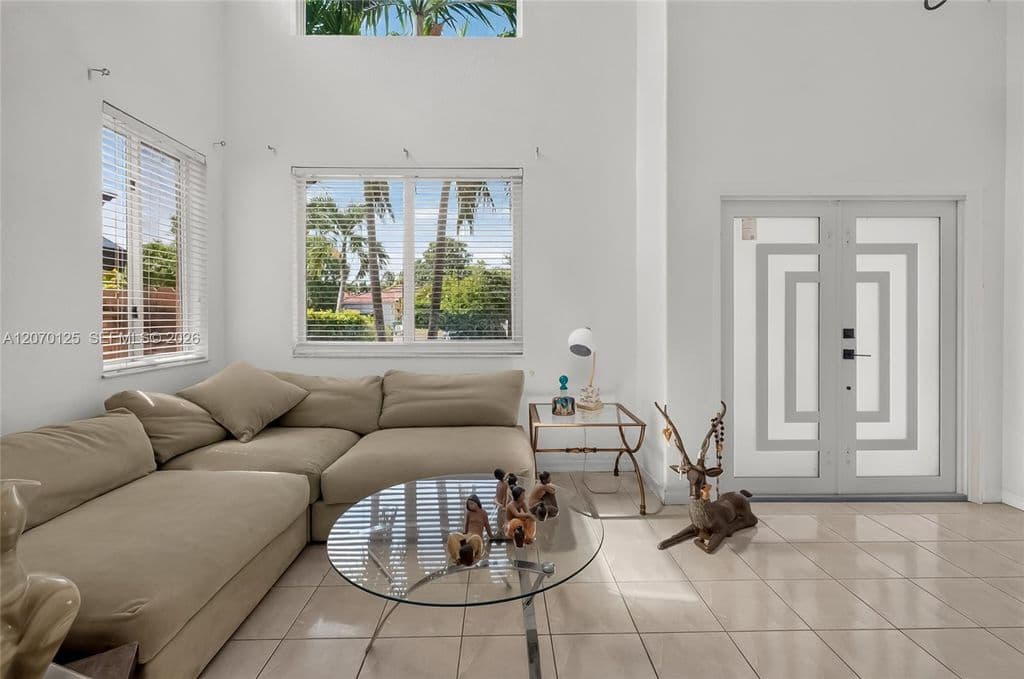 5-bedroom Single-Family Home — 15809 SW 65th Ter