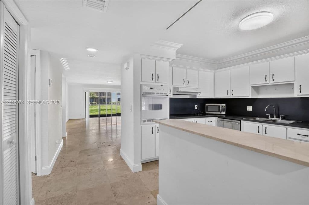 2-bedroom Condo — 359 Lakeview Dr APT 102