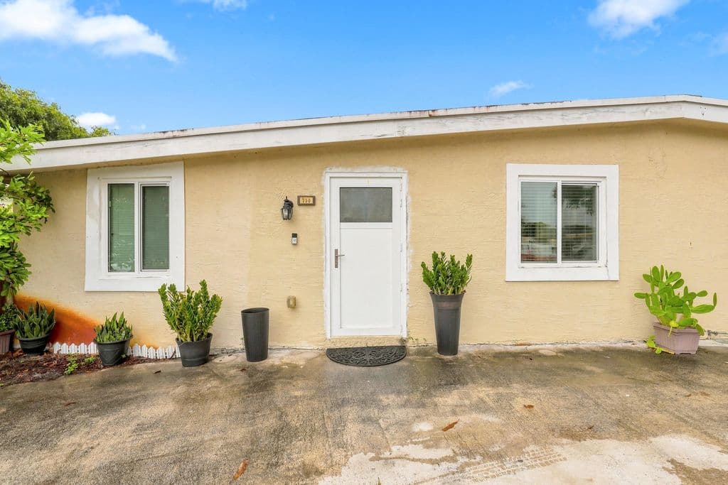 3+1 Müstakil ev — 730 GARDENIA Drive