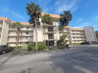 2+1 Condo — 5917 Via Vermilya #206, Lake Worth, 33462