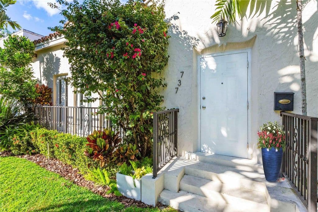 3-bedroom Single-Family Home — 737 Alhambra Cir