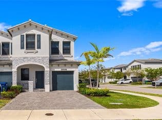 3-bedroom Townhouse — 28500 SW 133rd Path, Homestead, 33033
