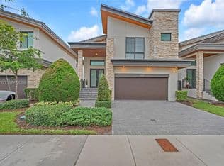 4+1 Müstakil ev — 10250 NW 76th Ter, Doral, 33178