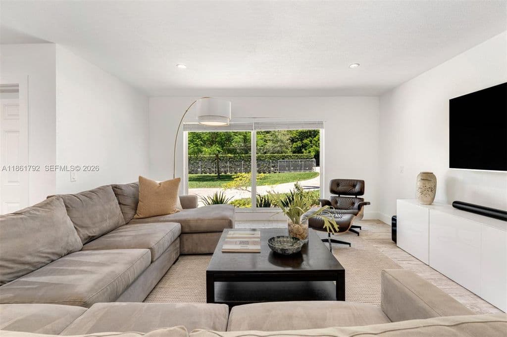 5+1 Müstakil ev — 5940 SW 120th St