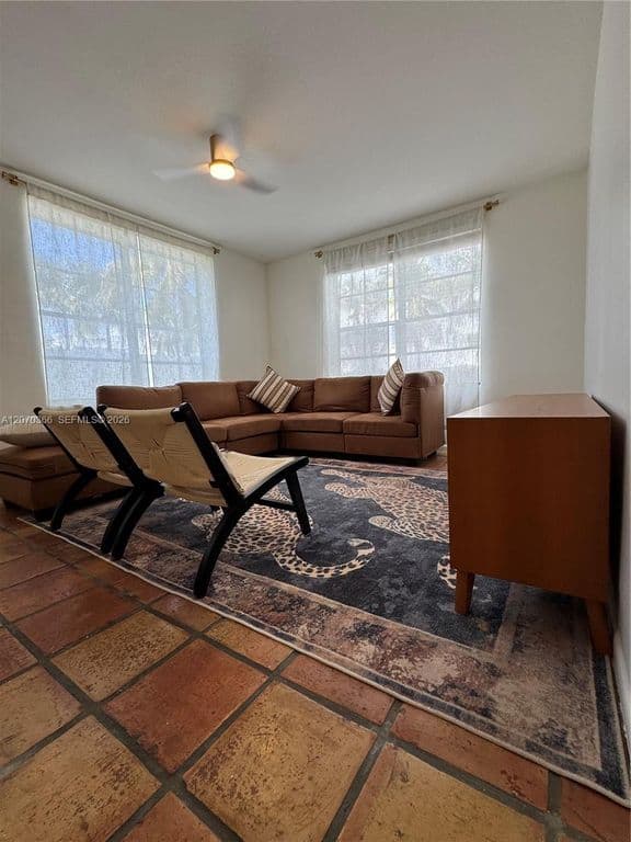 2-bedroom Condo — 1460 Ocean Dr APT 208