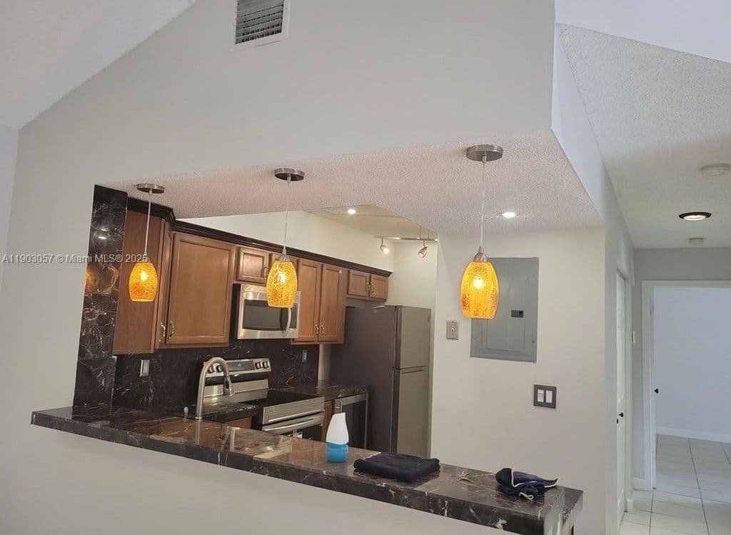 2-bedroom Condo — 18850 NW 57th Ave APT 306