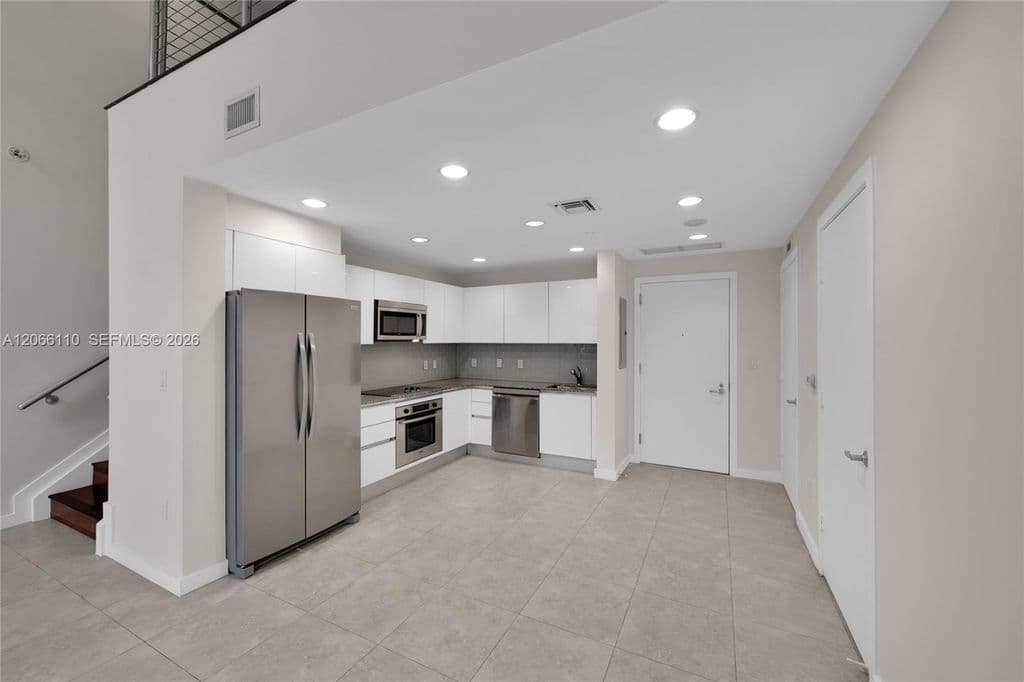 1-bedroom Condo — 1060 Brickell Ave APT 815