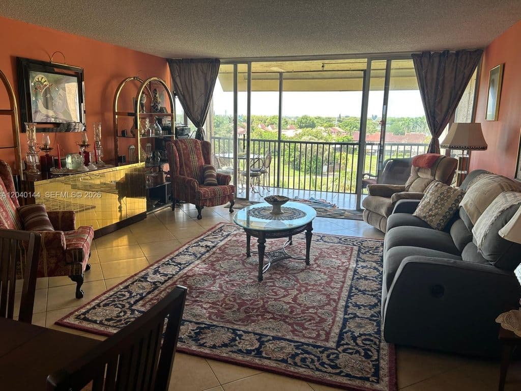 3-bedroom Condo — 3841 Environ Blvd APT 629