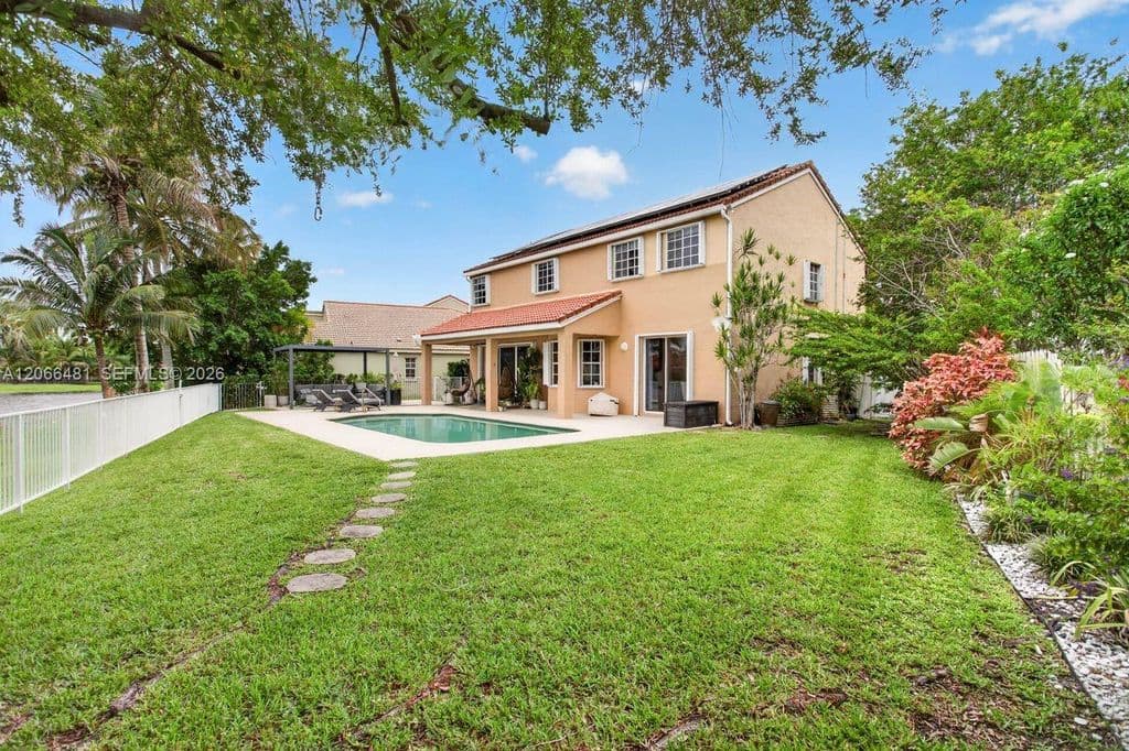 4+1 Müstakil ev — 480 Cambridge Dr