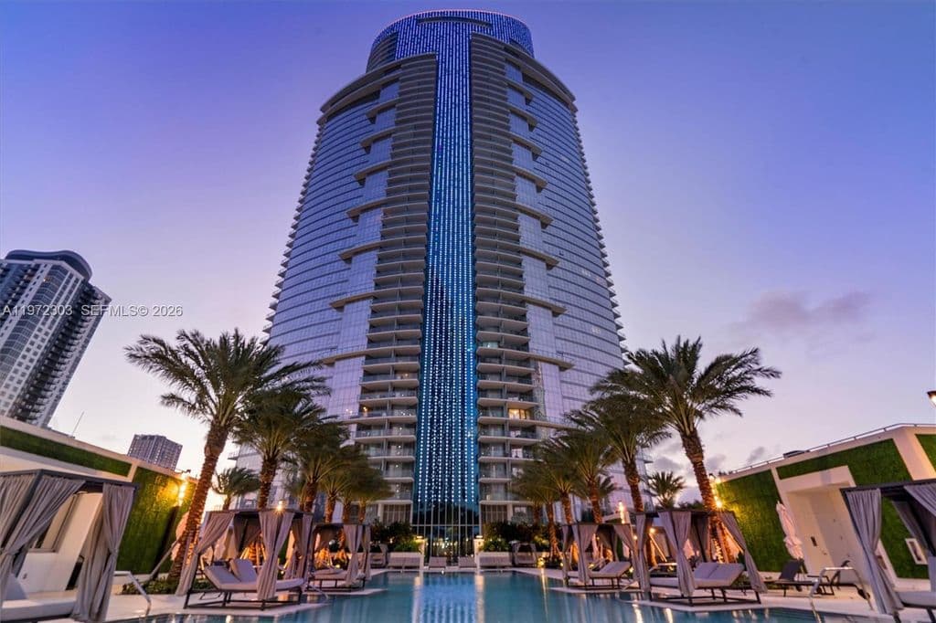 3+1 Condo — 851 NE 1st Ave Unit 1712