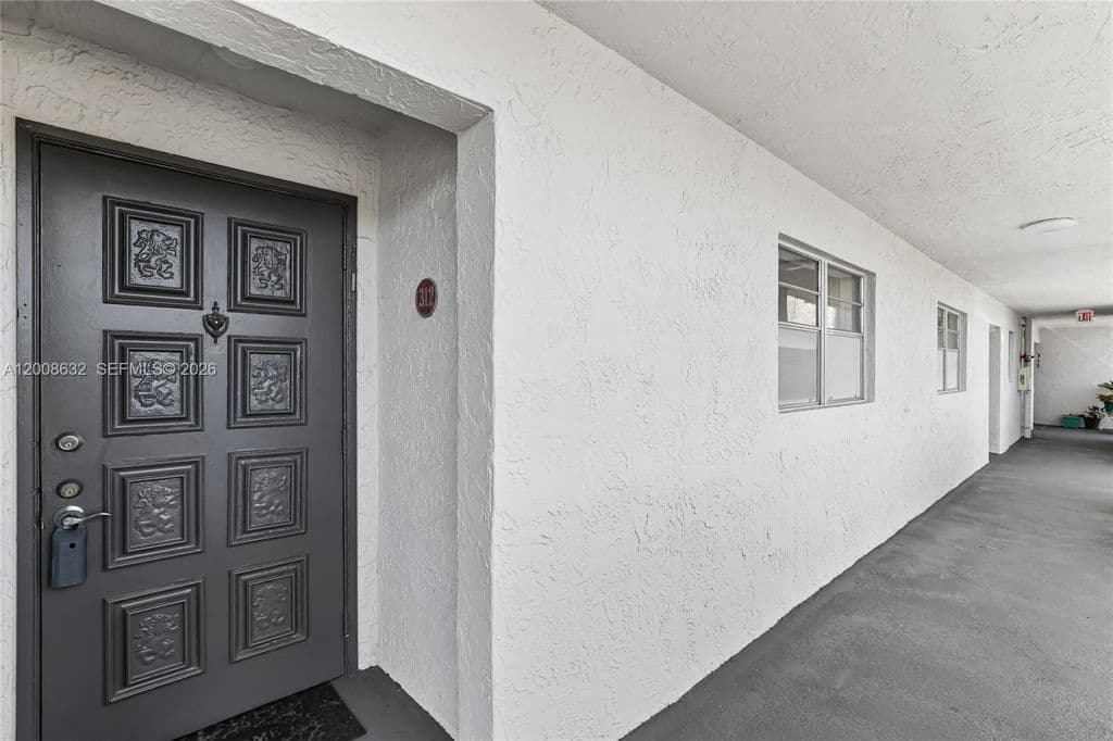 2+1 Condo — 5900 NW 44th St APT 312