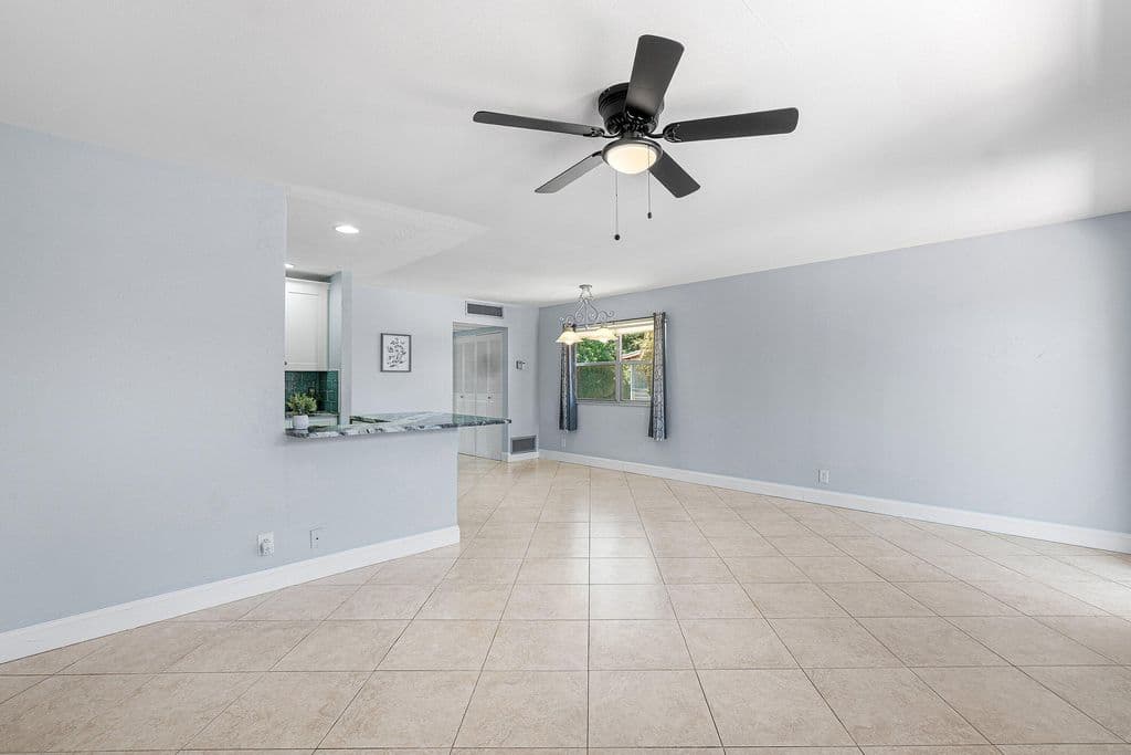 1+1 Condo — 566 Saxony L