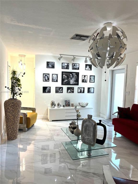 2+1 Müstakil ev — 8025 NW 170th St