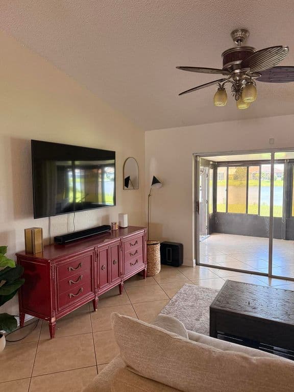 3+1 Müstakil ev — 8499 Lakepoint Court