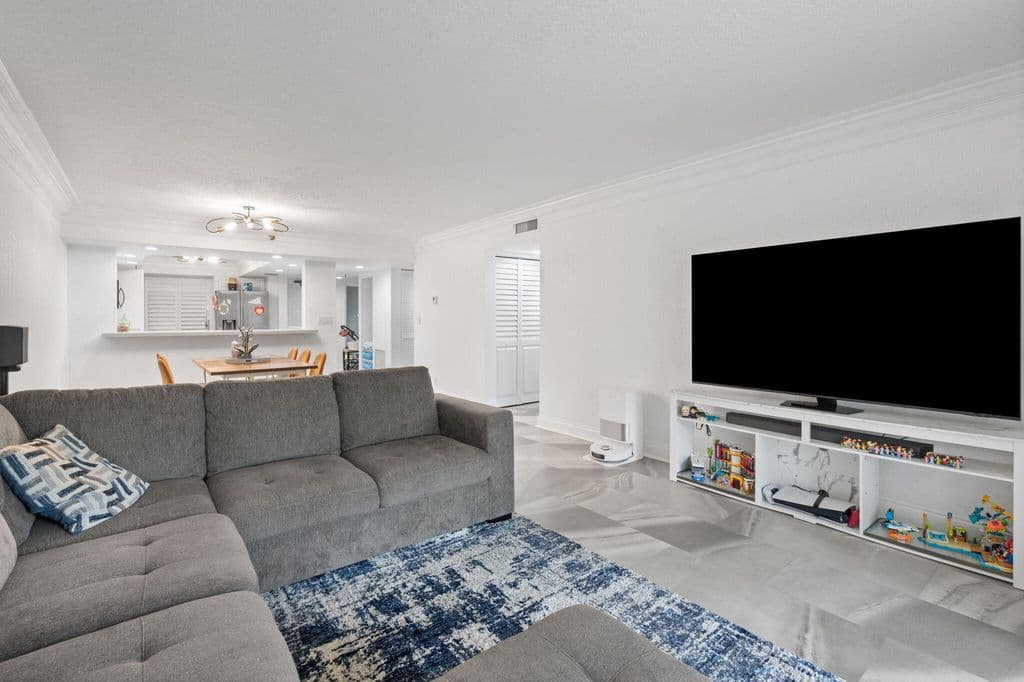 2+1 Condo — 6562 Boca Del Mar Drive #124