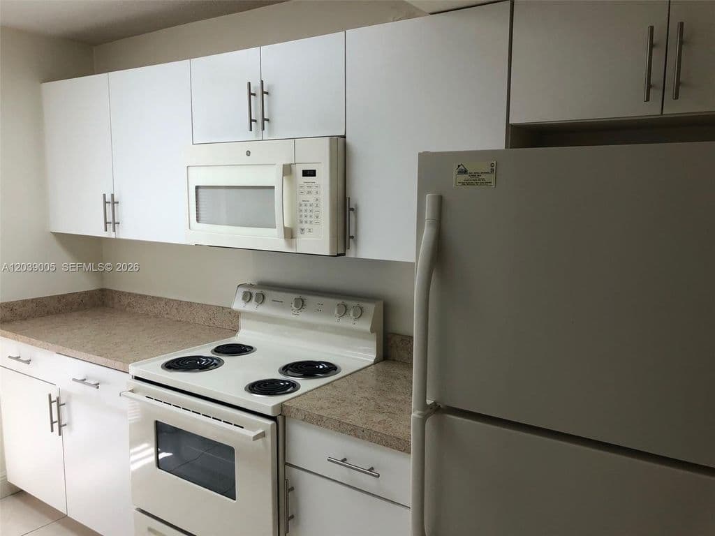 2+1 Mülk — 10808 N Kendall Dr APT Q4