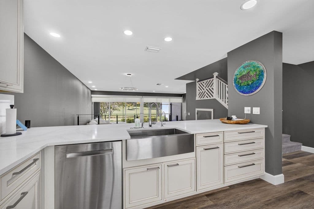 3-bedroom Condo — 2435 PRESIDENTIAL Way #G