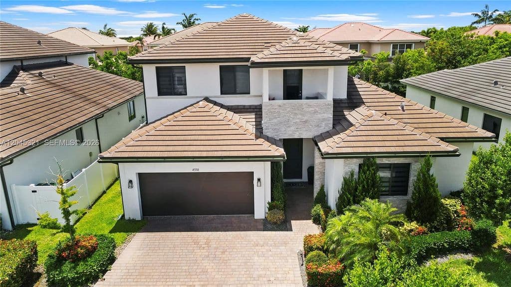 4-bedroom Single-Family Home — 4550 SW 178th Ave
